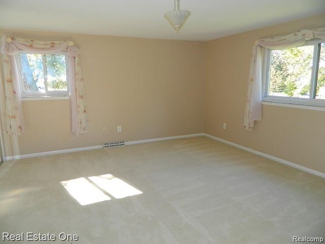6927 Northpoint Drive, Troy, MI 48085