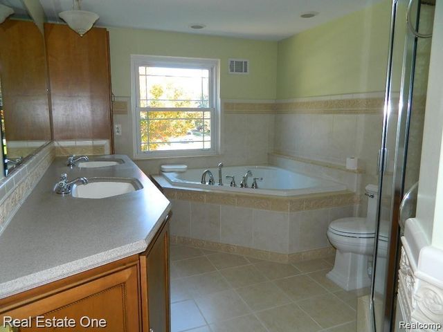 6927 Northpoint Drive, Troy, MI 48085