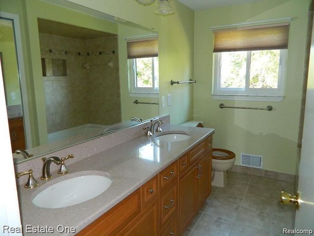 6927 Northpoint Drive, Troy, MI 48085