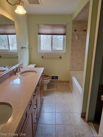 6927 Northpoint Drive, Troy, MI 48085