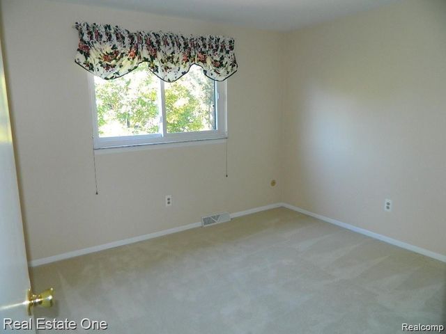 6927 Northpoint Drive, Troy, MI 48085