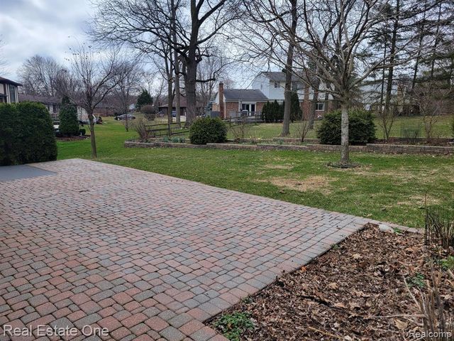 6927 Northpoint Drive, Troy, MI 48085
