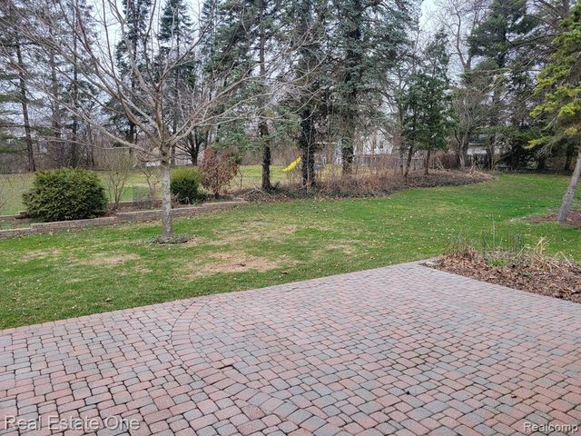 6927 Northpoint Drive, Troy, MI 48085