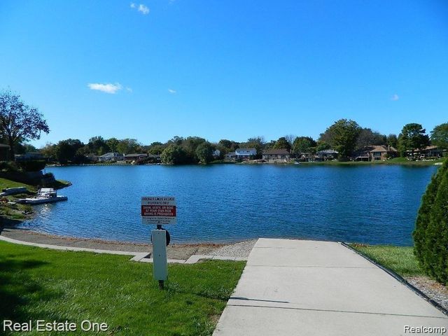 6927 Northpoint Drive, Troy, MI 48085