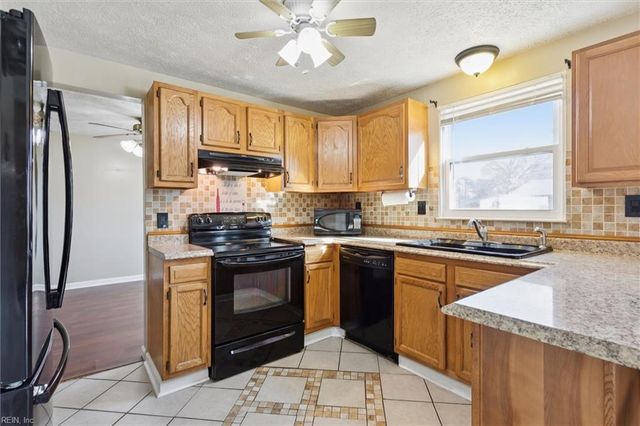 928 Chatsworth DR, Newport News, VA 23601