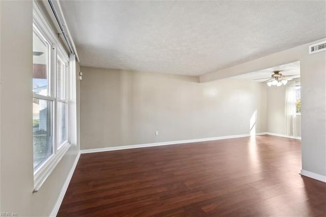 928 Chatsworth DR, Newport News, VA 23601