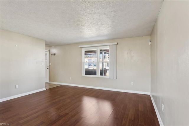 928 Chatsworth DR, Newport News, VA 23601