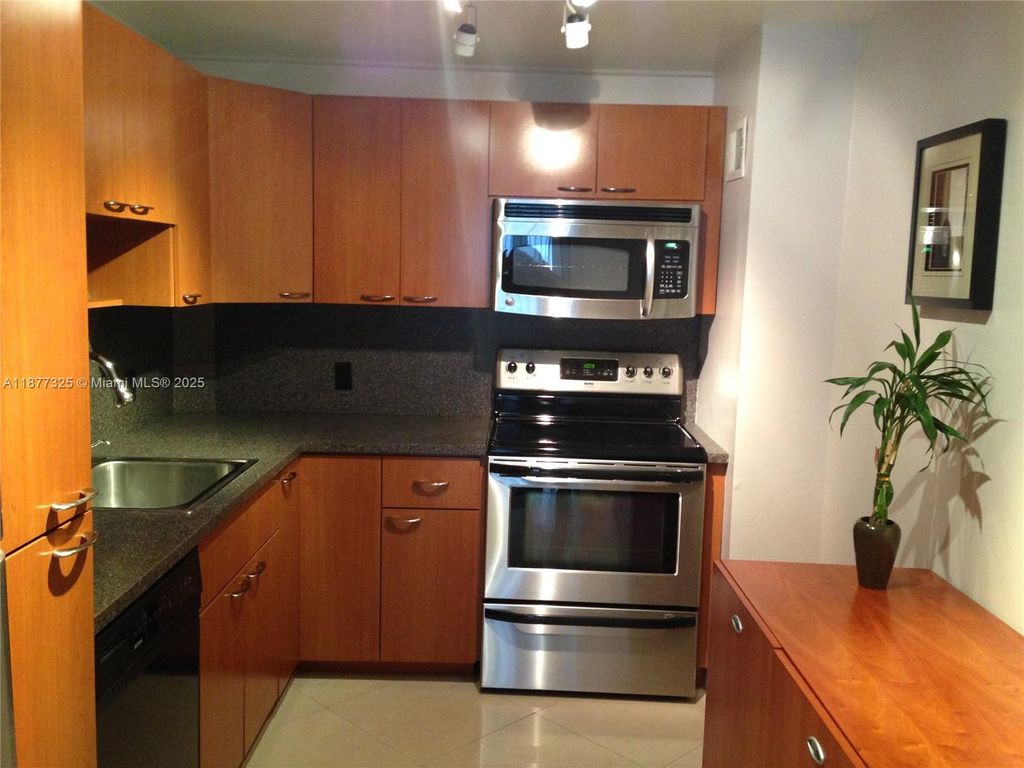 3375 N Country Club Dr 1001, Aventura, FL 33180