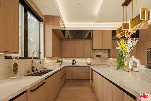 12952 Huston Street, Sherman Oaks, CA 91423
