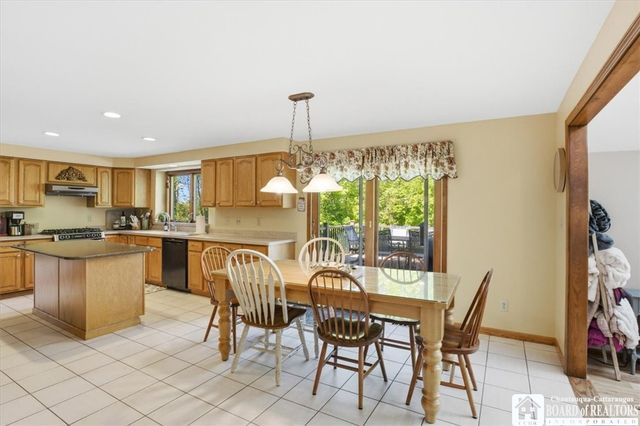 5343 Oakridge Drive, Hamburg, NY 14075