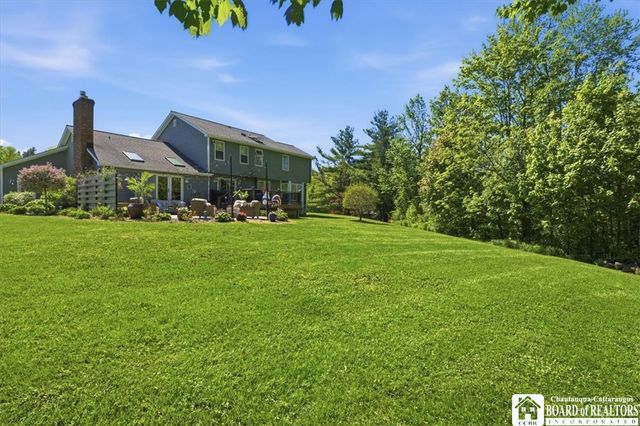 5343 Oakridge Drive, Hamburg, NY 14075