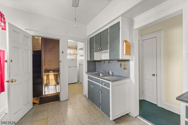 146 E 10Th Ave 2, Roselle Boro, NJ 07203