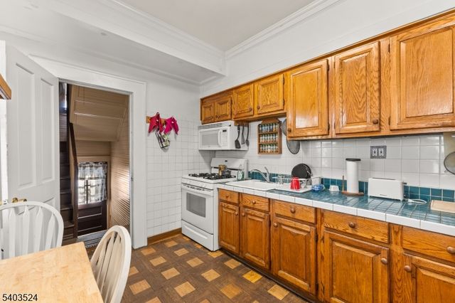 146 E 10Th Ave 2, Roselle Boro, NJ 07203