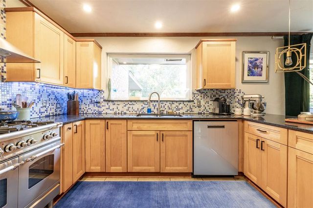 9405 Silver Lake Drive, Oklahoma City, OK 73162