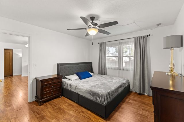 1900 50th Street 9, Des Moines, IA 50310