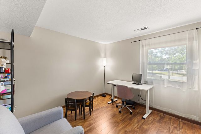 1900 50th Street 9, Des Moines, IA 50310