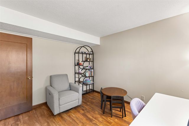 1900 50th Street 9, Des Moines, IA 50310