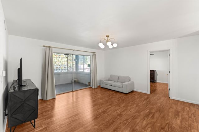 1900 50th Street 9, Des Moines, IA 50310