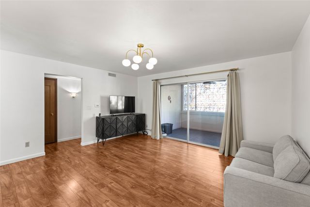 1900 50th Street 9, Des Moines, IA 50310