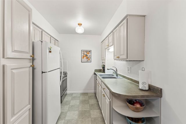 1900 50th Street 9, Des Moines, IA 50310