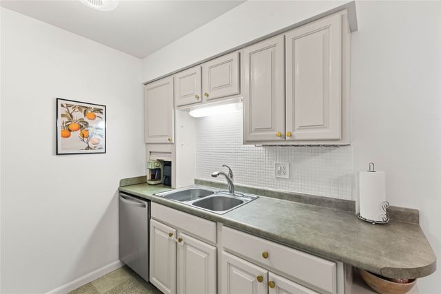 1900 50th Street 9, Des Moines, IA 50310