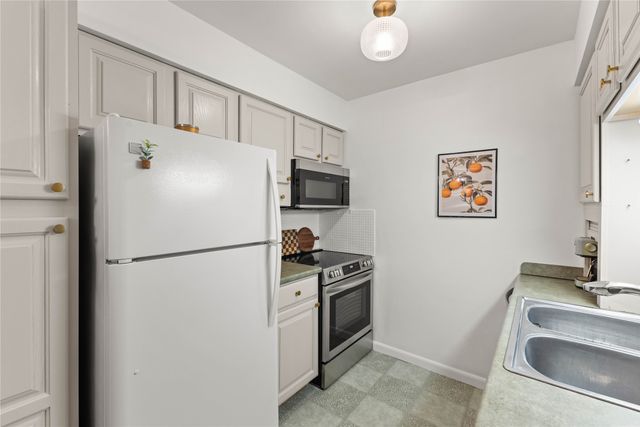 1900 50th Street 9, Des Moines, IA 50310