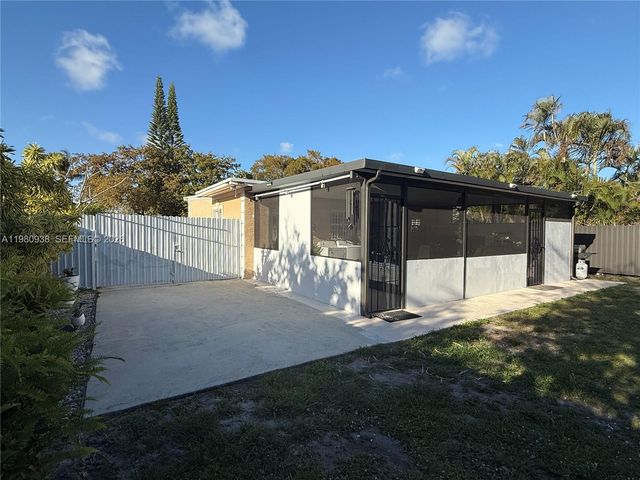 840 NW 130th St, North Miami, FL 33168