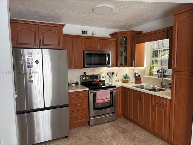 840 NW 130th St, North Miami, FL 33168