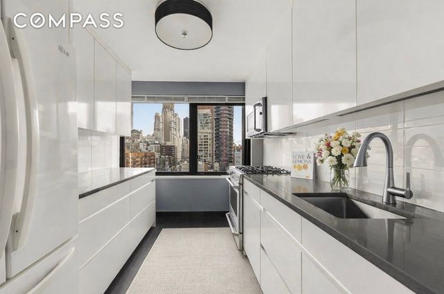 300 E 59th St Apt 705, New York City, NY 10022