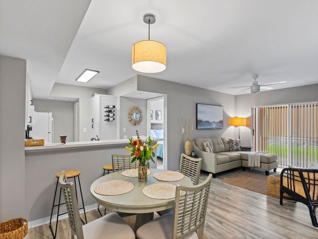1650 N 42nd Circle 109, Vero Beach, FL 32967