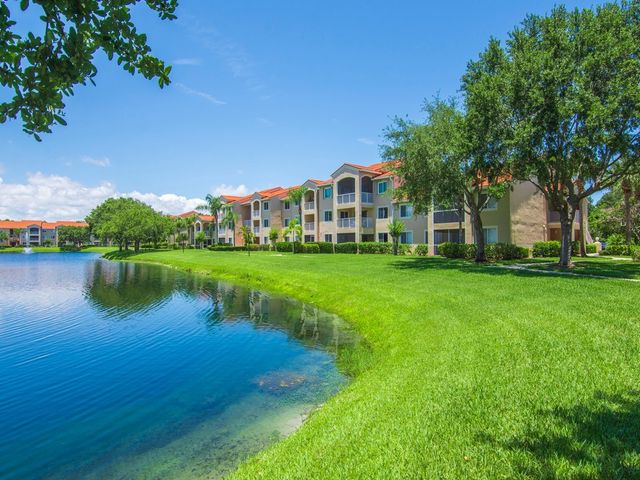 1650 N 42nd Circle 109, Vero Beach, FL 32967