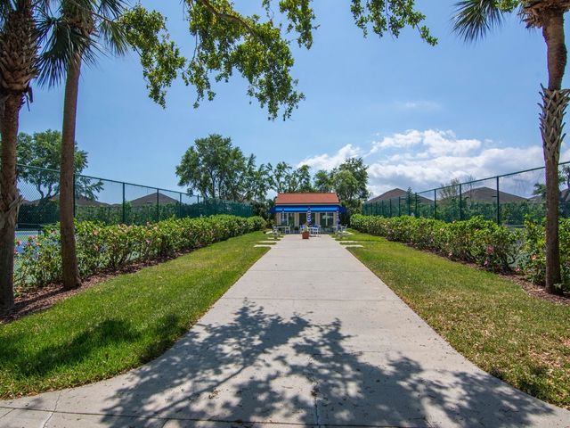 1650 N 42nd Circle 109, Vero Beach, FL 32967