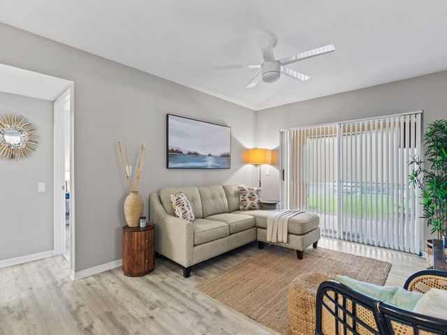 1650 N 42nd Circle 109, Vero Beach, FL 32967
