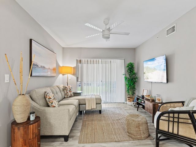 1650 N 42nd Circle 109, Vero Beach, FL 32967