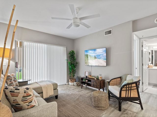 1650 N 42nd Circle 109, Vero Beach, FL 32967