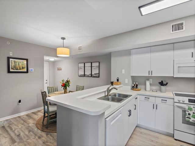 1650 N 42nd Circle 109, Vero Beach, FL 32967