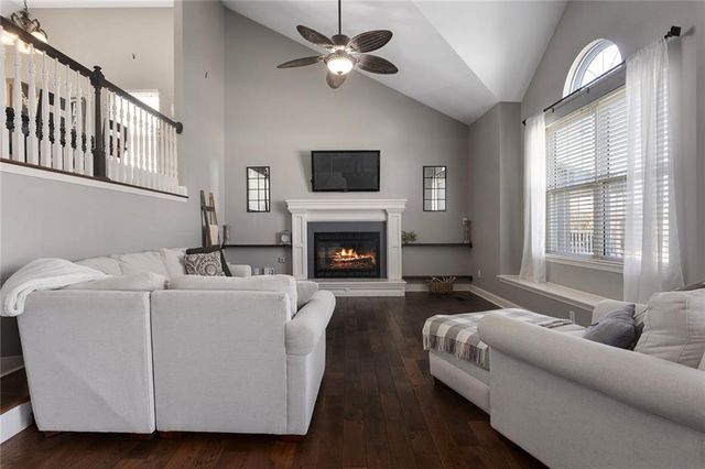 1337 SE 12th Terrace, Lee's Summit, MO 64081