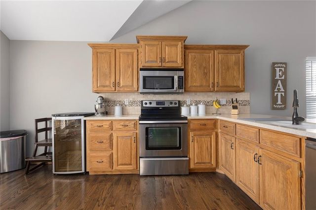 1337 SE 12th Terrace, Lee's Summit, MO 64081