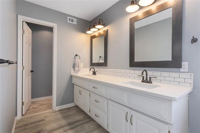 1337 SE 12th Terrace, Lee's Summit, MO 64081