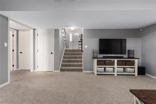 1337 SE 12th Terrace, Lee's Summit, MO 64081