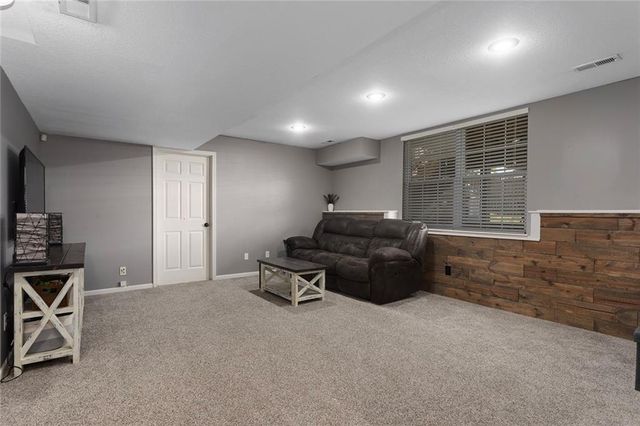 1337 SE 12th Terrace, Lee's Summit, MO 64081