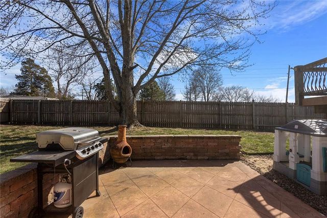 1337 SE 12th Terrace, Lee's Summit, MO 64081