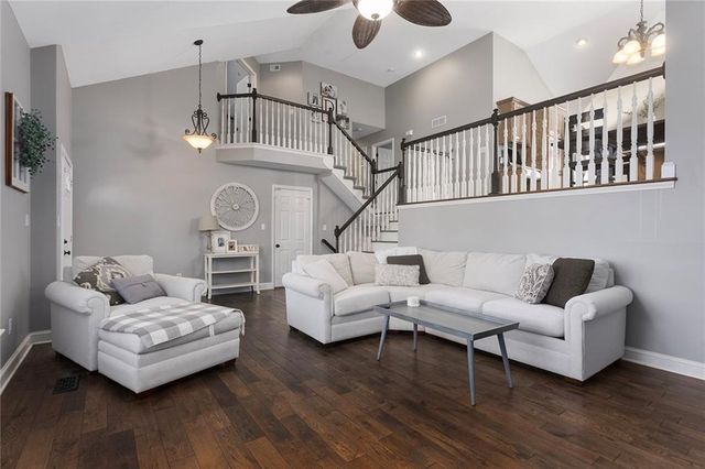 1337 SE 12th Terrace, Lee's Summit, MO 64081