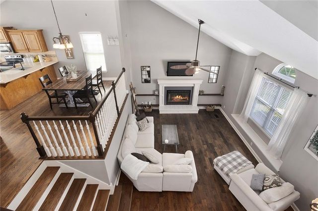 1337 SE 12th Terrace, Lee's Summit, MO 64081