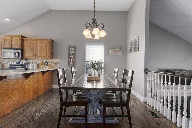 1337 SE 12th Terrace, Lee's Summit, MO 64081