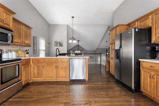 1337 SE 12th Terrace, Lee's Summit, MO 64081