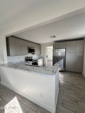 8001 N 28th Avenue, Phoenix, AZ 85051