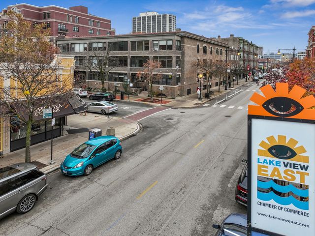 559 W Aldine Avenue 2, Chicago, IL 60657