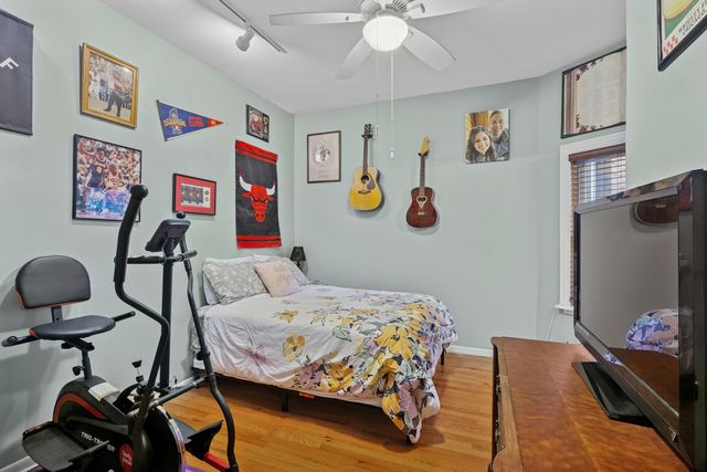 559 W Aldine Avenue 2, Chicago, IL 60657