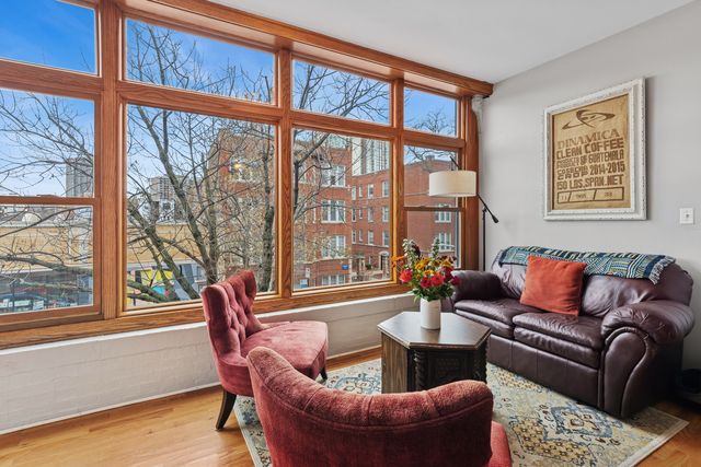 559 W Aldine Avenue 2, Chicago, IL 60657